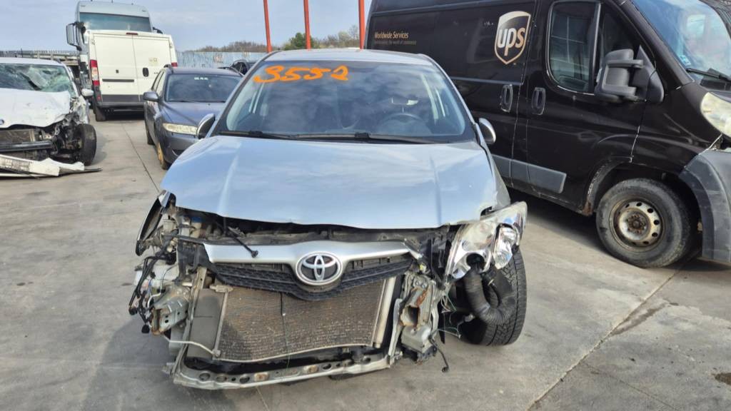 Toyota Auris 1,6i 91kw kód: 1ZR-FE