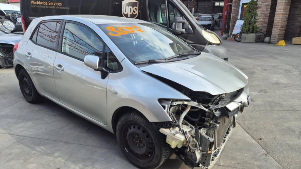 Toyota Auris 1,6i 91kw kód: 1ZR-FE
