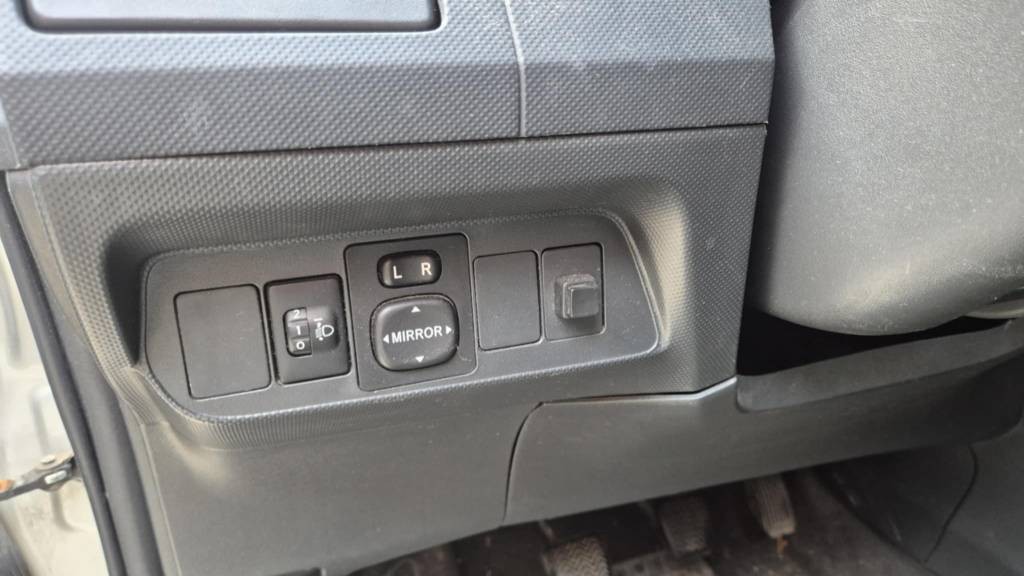 Toyota Auris 1,6i 91kw kód: 1ZR-FE